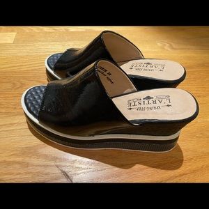 Allurin L’Artiste Spring Step wedge sandals.